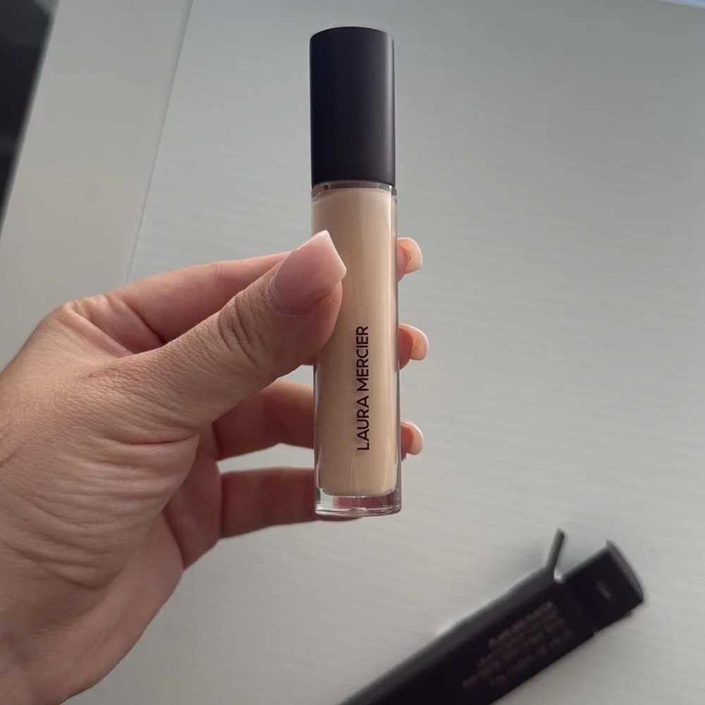 Laura Mercier Flawless Fusion Concealer - Black Packaging